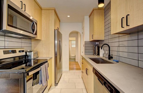 North End Casa | Newly Renovated North End Bungalow w/Parking