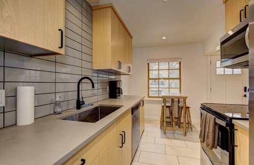 North End Casa | Newly Renovated North End Bungalow w/Parking