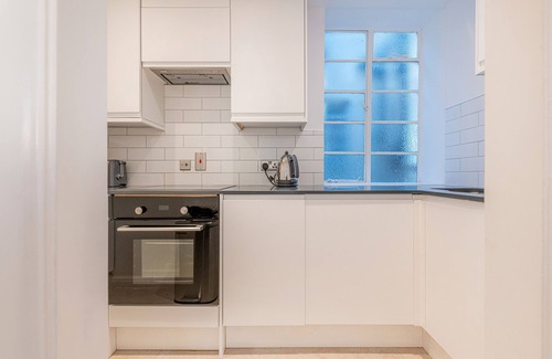 Holland Park Apartamento | Newly Renovated Notting Hill Luxury Spacious Top Floor One Bedroom Flat