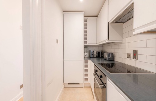 Holland Park Apartamento | Newly Renovated Notting Hill Luxury Spacious Top Floor One Bedroom Flat