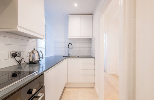 Holland Park Apartamento | Newly Renovated Notting Hill Luxury Spacious Top Floor One Bedroom Flat
