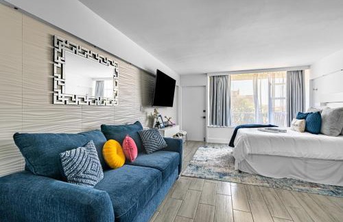 East Daytona Apartamento | Newly Renovated Oceanfront Studio w/ Balcony - Daytona Beach