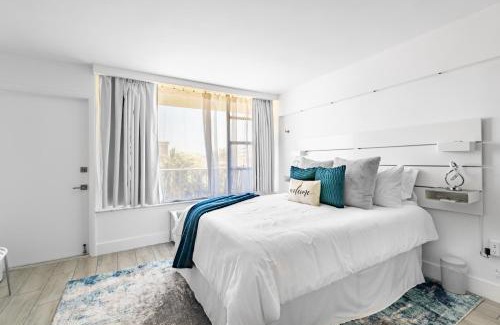 East Daytona Apartamento | Newly Renovated Oceanfront Studio w/ Balcony - Daytona Beach