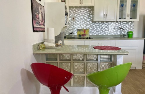 Ocho Rios Condominio | Apartamento recientemente renovado con vista al mar