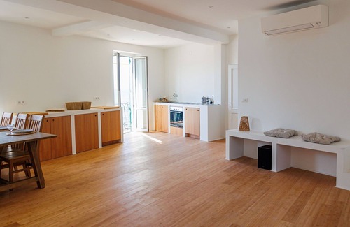 Sori Apartamento | Newly Renovated Ocean View Flat