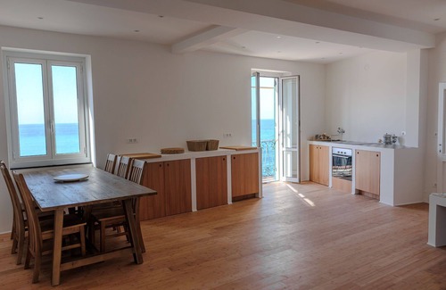 Sori Apartamento | Newly Renovated Ocean View Flat