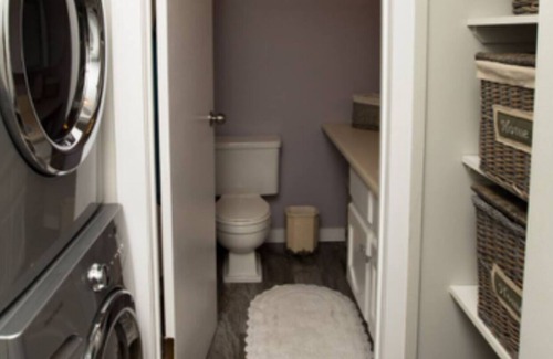 Red Deer Apartamento | Newly renovated one bedroom apartment home away from home next to Bower mall.