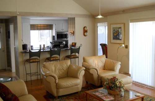 Mews Village Casa | Recientemente renovado Patio Home con piscina climatizada en el campo de golf en New Seabury!