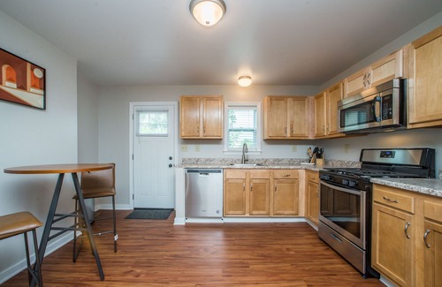 Carnegie Casa | ⭐️Newly Renovated Perfect 4 Business and Leisure $5 Express to Steeler Game
