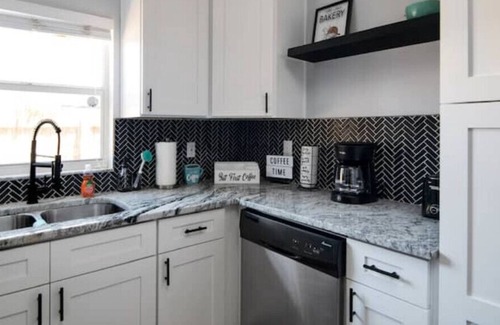 Pinecrest West Park Casa | Newly Renovated Pool Home Near Down Town & Airport