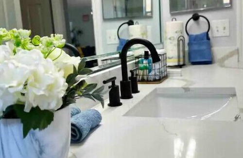 Pinecrest West Park Casa | Newly Renovated Pool Home Near Down Town & Airport