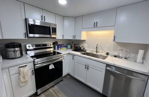 Annandale Casa | Newly Renovated Queen BR w/Private Bath. Access to Kitchen& In-Unit Washer/Dryer