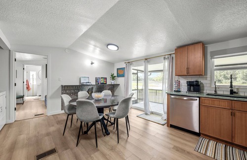 Interlachen Casa | Newly Renovated Retreat - Ideal for Relaxation, Recreation and Nature!