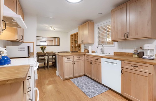 North Central Westminster Casa | Newly Renovated-Spacious-20min to Den& Boulder-HotTub/Game Room/Basketball Court