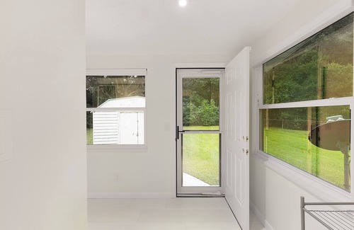 Belleview Apartamento | Newly renovated stay with updated appliances, sunny interior, & W/D - dogs ok