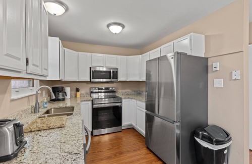 Highspire Casa | *Newly* Renovated Stay at modern 3BR Townhome (15 minutes from Harris-Hershey)