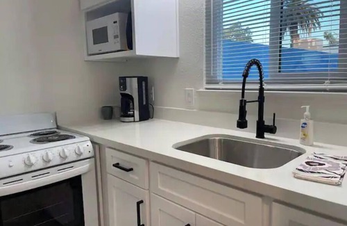 Salida Apartamento | Newly renovated studio apartment 1 mile to HWY 99