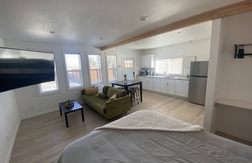 Medford Apartamento | Newly renovated studio with farm and mountain view’s! 5 minutes to Jacksonville.