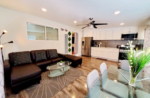 Oak Park Casa | Newly Renovated Stylish Guest Suite with Exterior Entrance