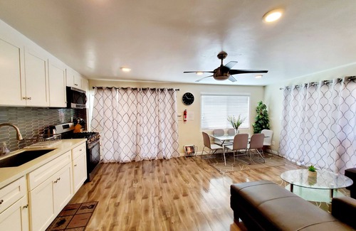 Oak Park Casa | Newly Renovated Stylish Guest Suite with Exterior Entrance