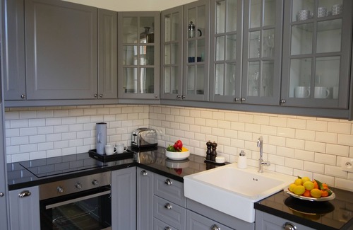 Antibes Old Town Apartamento | RECIENTEMENTE RENOVADO elegante de 2 dormitorios y 2 baños Apt. en Antibes antiguo con terraza al aire libre