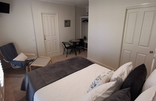 Helensvale Casa | Escondite suburbano recientemente renovado