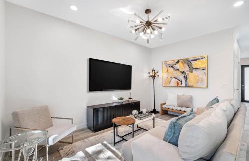 University Casa | Newly Renovated Tampa Townhouse Prime Location