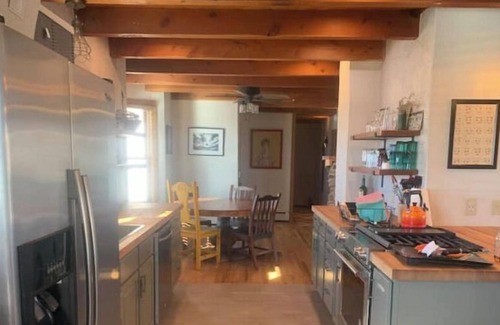 El Prado Cabina | Newly Renovated Taos Home Near Ski Valley!