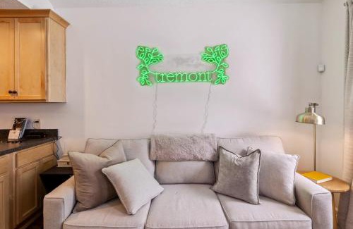 Tremont Casa | Newly Renovated Tremont Treasure I Cozy + Modern
