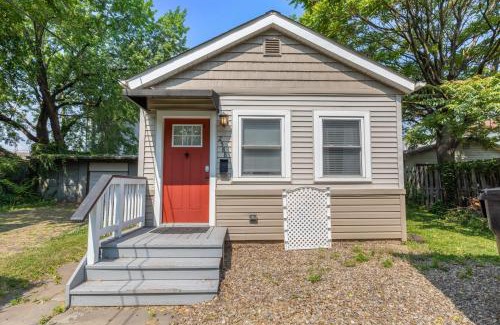 Tremont Casa | Newly Renovated Tremont Treasure I Cozy + Modern