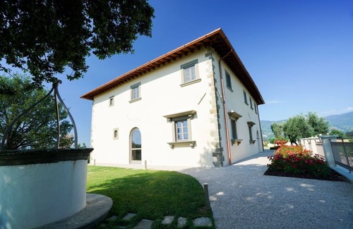 Reggello Villa | Newly renovated Tuscan villa with private salt water pool, views, air conditioning and full of charm