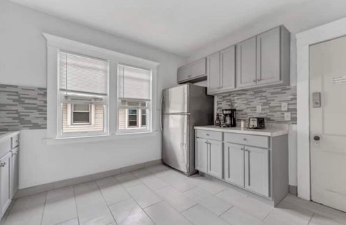 North Buffalo Casa | Newly Renovated ! Upper Modern Large 3 Bed House