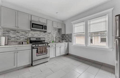 North Buffalo Casa | Newly Renovated ! Upper Modern Large 3 Bed House