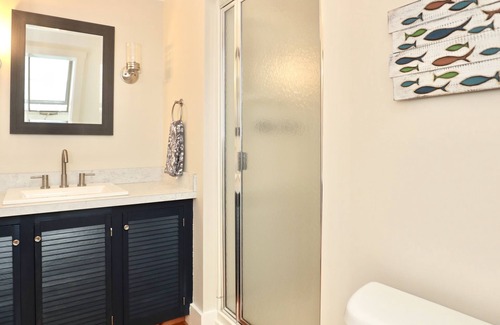 West Boothbay Harbor Casa | Newly Renovated Upstairs Suite in 1790's Sea Captain's House on Deckers Cove