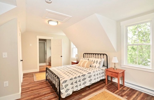 West Boothbay Harbor Casa | Newly Renovated Upstairs Suite in 1790's Sea Captain's House on Deckers Cove