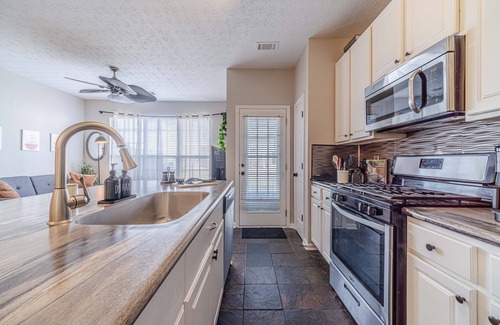 Flowery Branch Casa | Newly Renovated Cozy Townhome near Lake Lanier/ 2 Bed, 2.5 Baths Flowery Branch