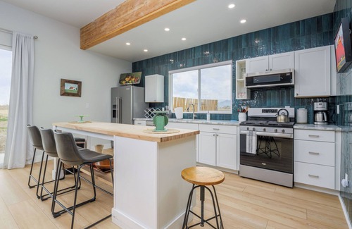 Grand Junction Casa | Newly renovated Barnhouse on 13 acres brings you a modern feel to your retreat.