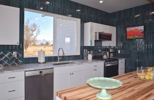 Grand Junction Casa | Newly renovated Barnhouse on 13 acres brings you a modern feel to your retreat.