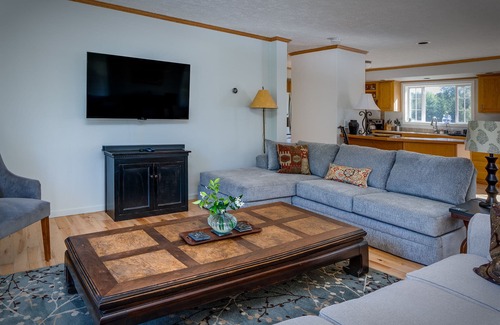Harbor Springs Casa | Newly renovated country home in the middle of Paradise!