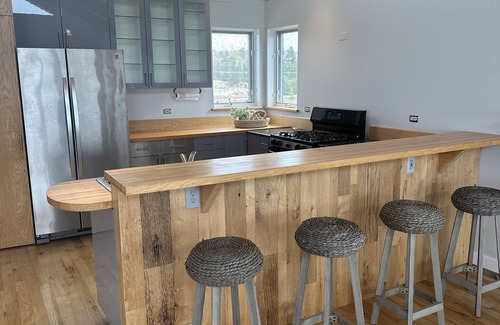 Harbor Springs Casa | Newly Renovated Sleeps 13 Large Private Lake Michigan Beach- new dates available