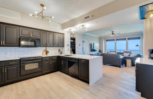 Thomas Drive Casa | Newly Renovated Luxury OCEAN FRONT Condo! Top Floor Condo with PENTHOUSE OCEAN VIEWS!