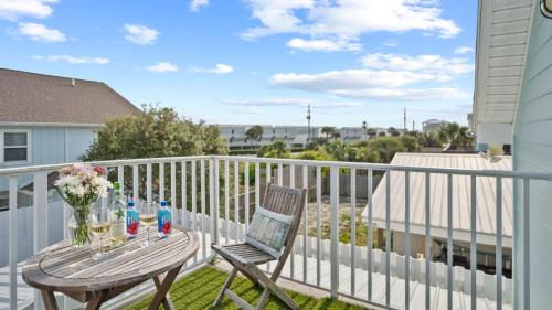 Inlet Beach Heights Casa | Newly Renovated 2-min Walk to the Beach The Coastal Cottage by AvantStay