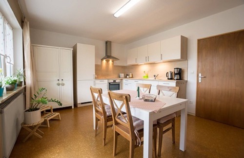 Uettingen Apartamento | Hermoso, recién amueblado apartamento de la derecha en la ruta romántica
