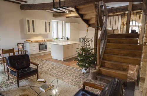 Pommard Casa | Recientemente renovado pueblo natal con vistas a los viñedos de Pommard