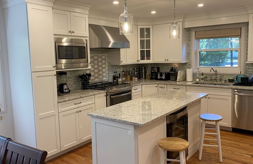 Wainscott Woods Casa | * Precio Reducido *, recientemente renovado, East Hampton Hamlet, Piscina climatizada + 5 min a la playa