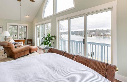 Arden-on-the-Severn Casa | Newly-renovated waterfront home with private pier and all the bells and whistles