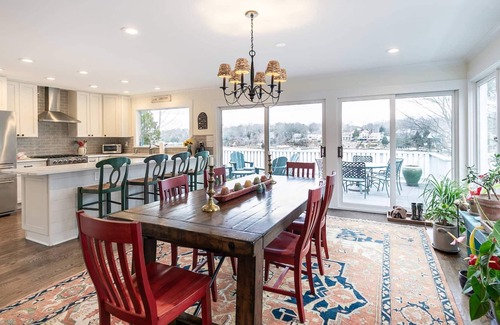 Arden-on-the-Severn Casa | Newly-renovated waterfront home with private pier and all the bells and whistles