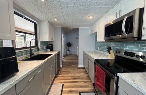 Weeki Wachee Gardens Casa | *Newly Renovated!* Weeki Wachee Main River w/ Kayaks