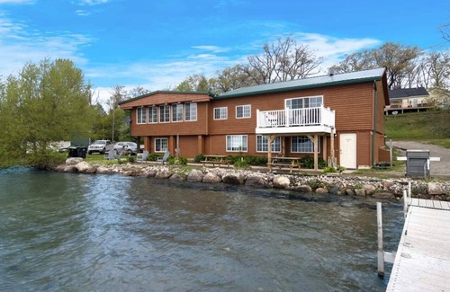Mayfield Casa | Newly renovated with hot tub and lake