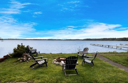 Mayfield Casa | Newly renovated with hot tub and lake